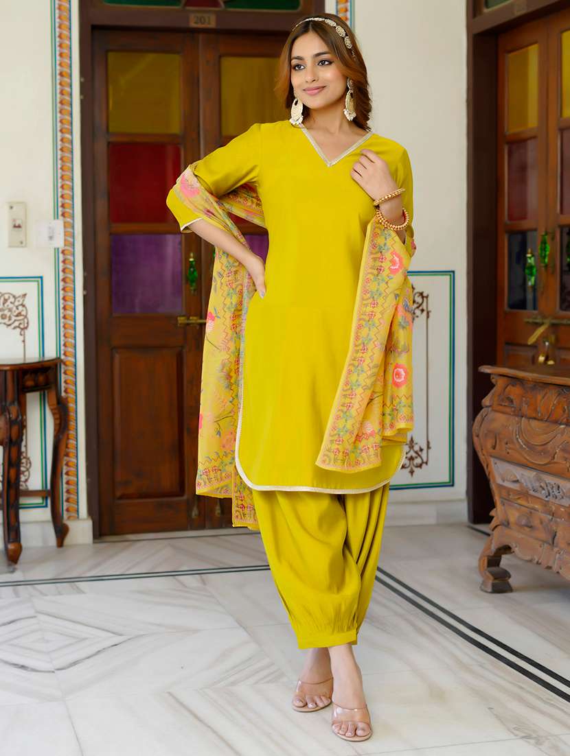 Women Solid Three Quarter Sleeves Kurta Salwar Set With Dupatta - 22627111 -  Standard Image - 2