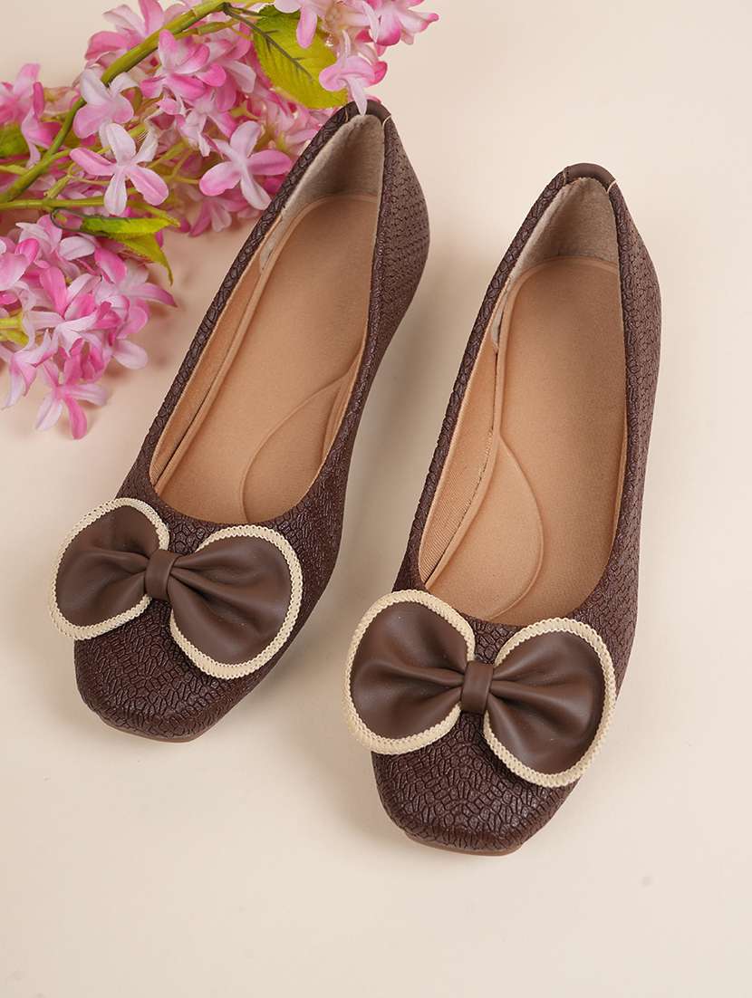 women textured slip on ballerina
