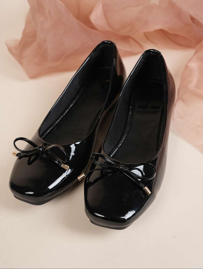 women solid slip on ballerina