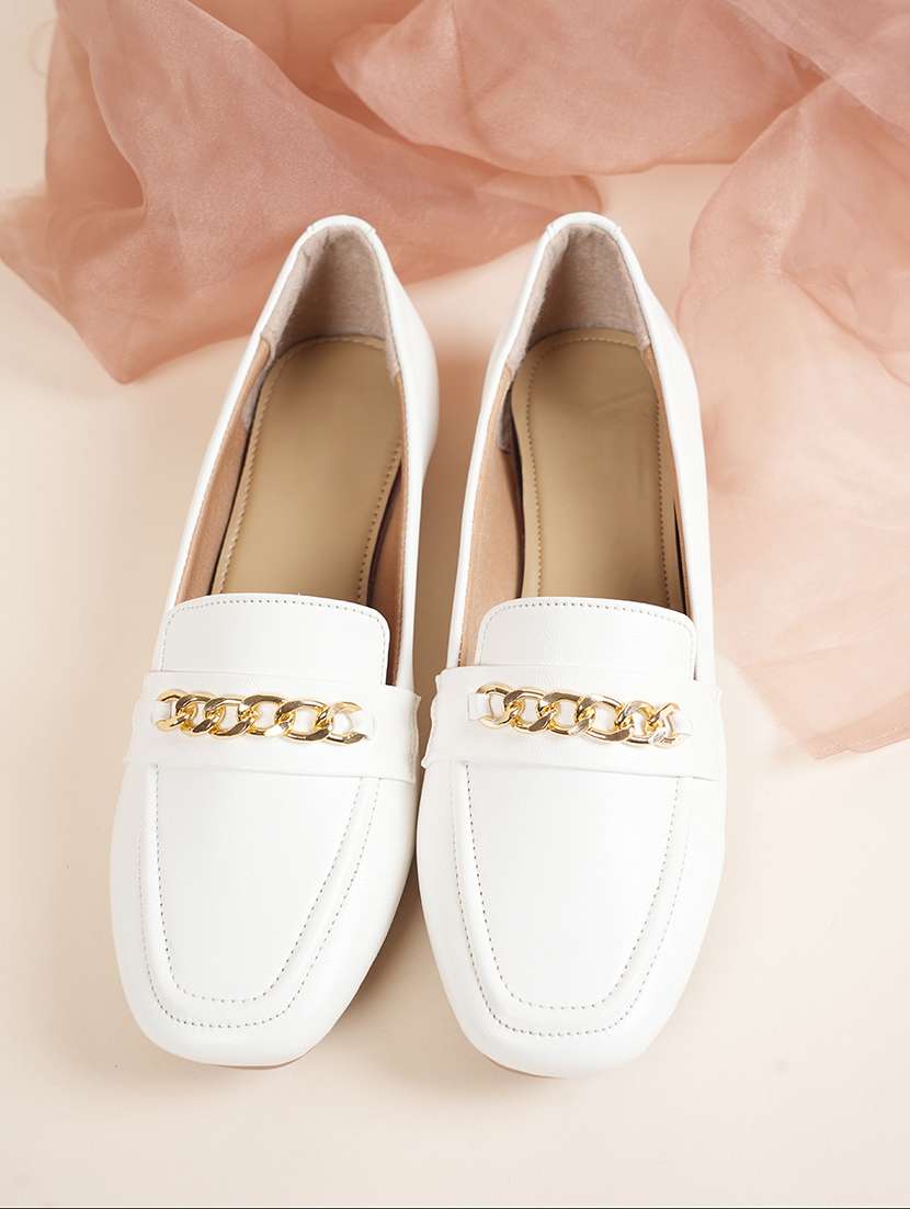 women solid slip on loafer