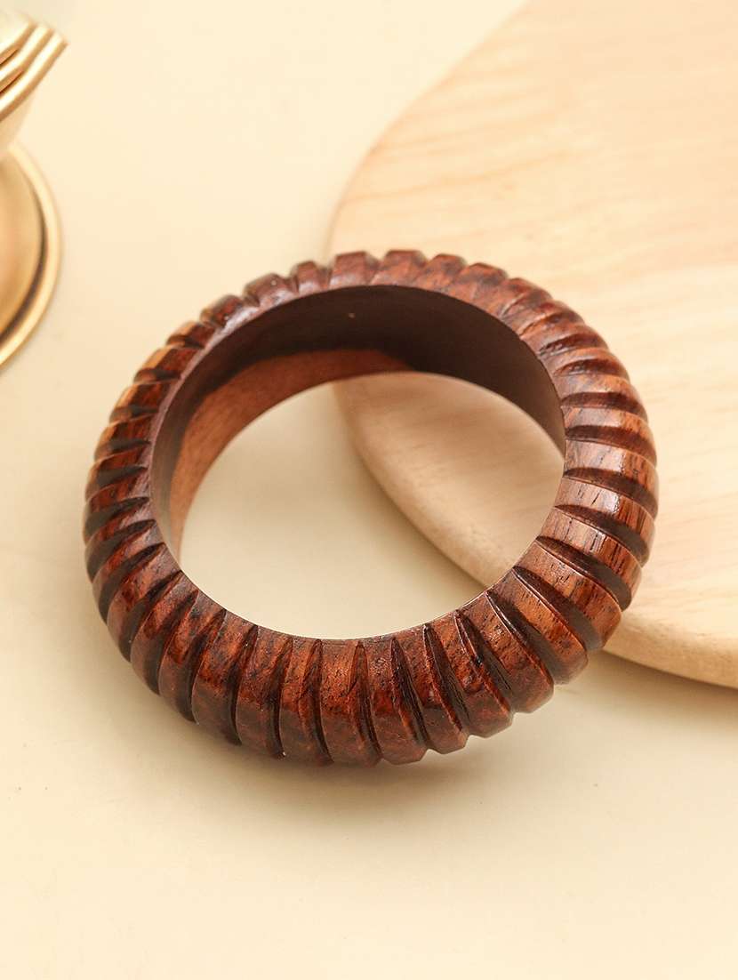 women carved ribbed pattern wooden bangle