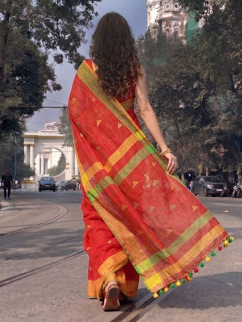 women self design handloom saree with blouse - 22637717 -  Standard Image - 2