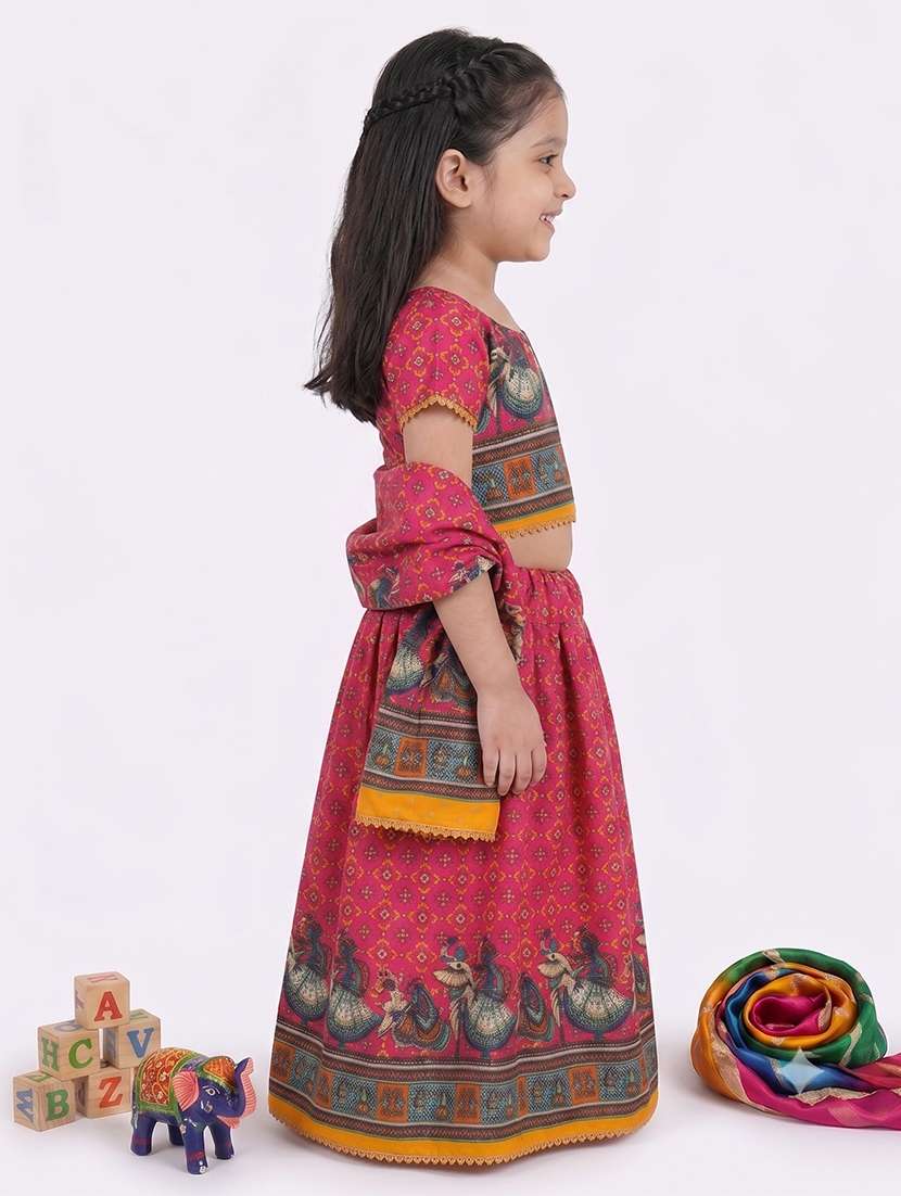 girls printed short sleeves costume - 22639552 -  Standard Image - 2