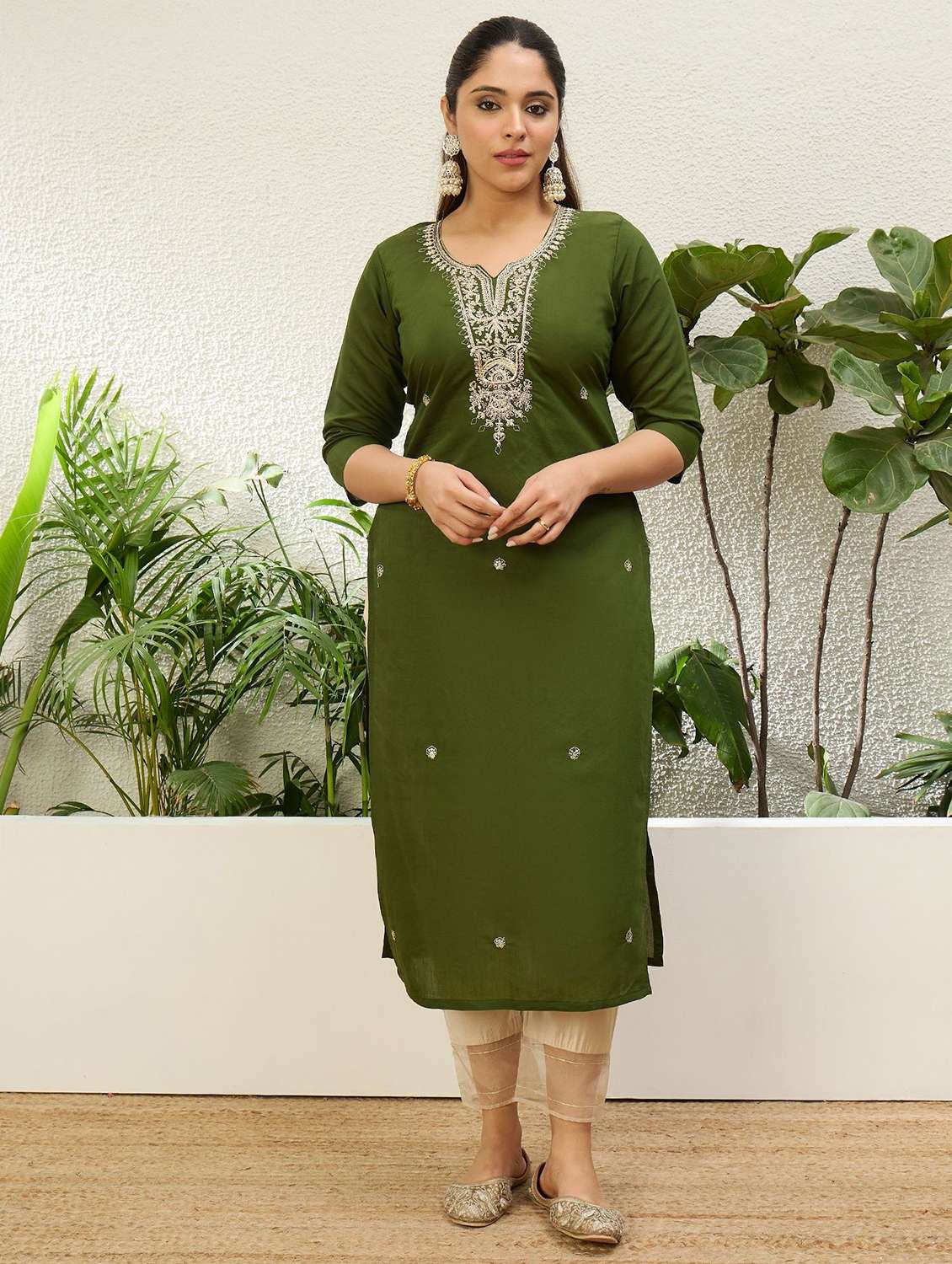 Women Solid With Work Three Quarter Sleeve Straight Kurta - 22639730 -  Standard Image - 2