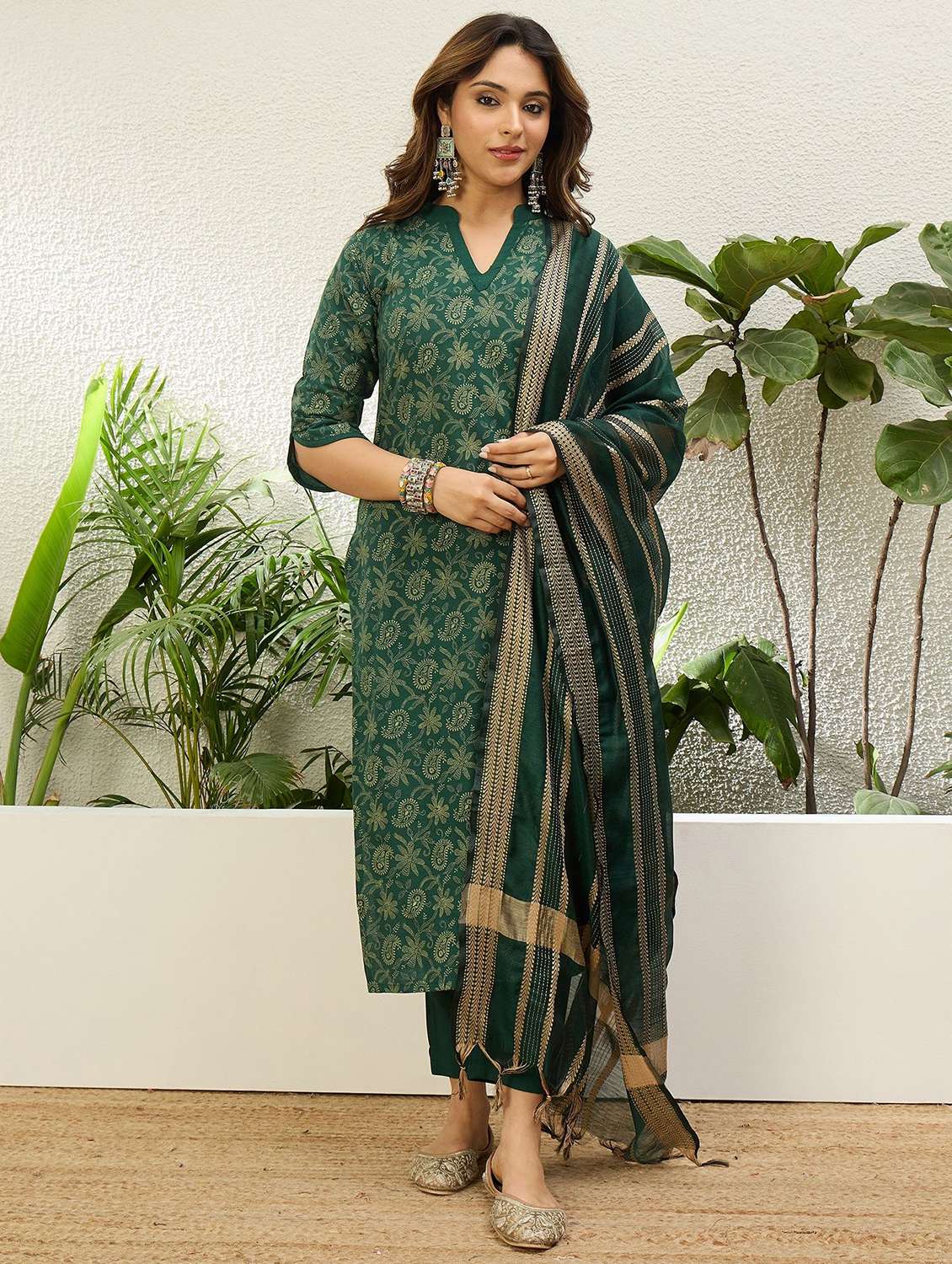 women printed three quarter sleeves kurta pant set with dupatta