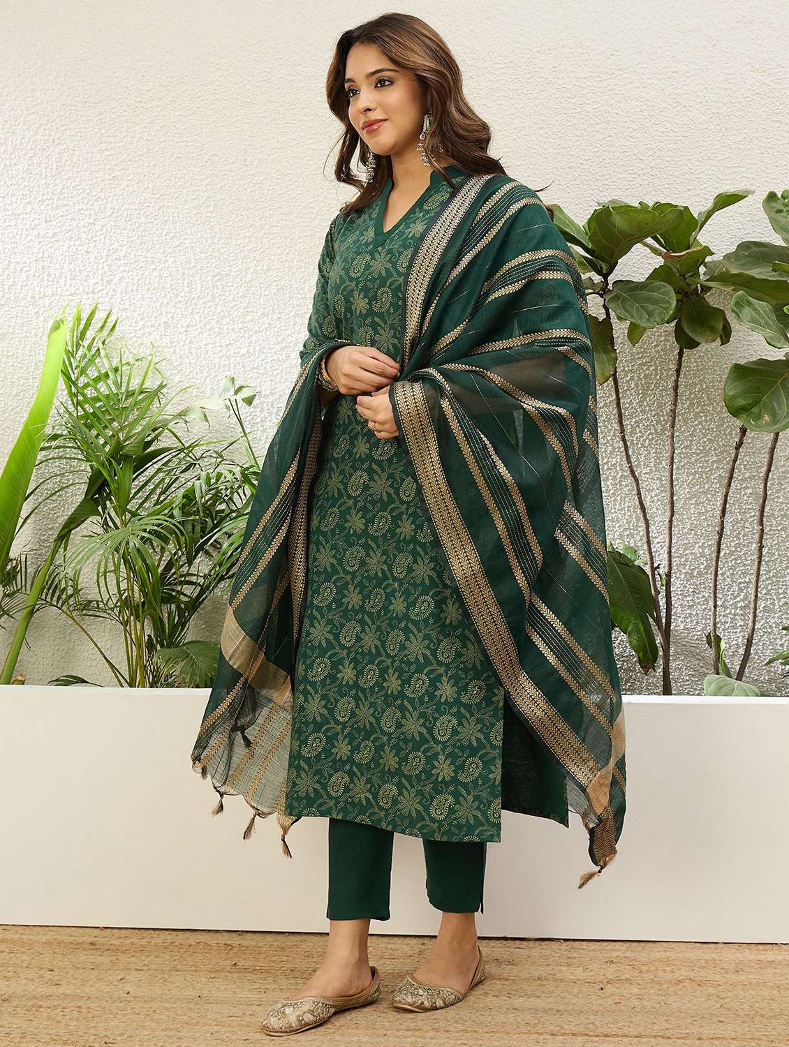 Women Printed Three Quarter Sleeves Kurta Pant Set With Dupatta - 22639818 -  Standard Image - 2