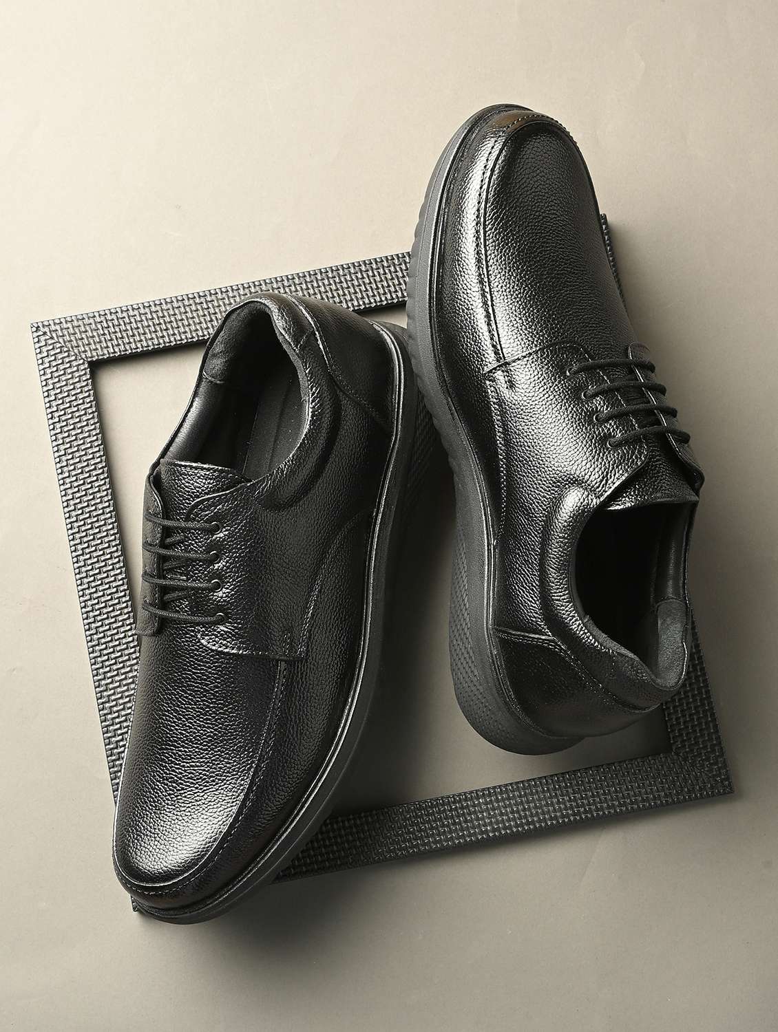 men black lace-up derby