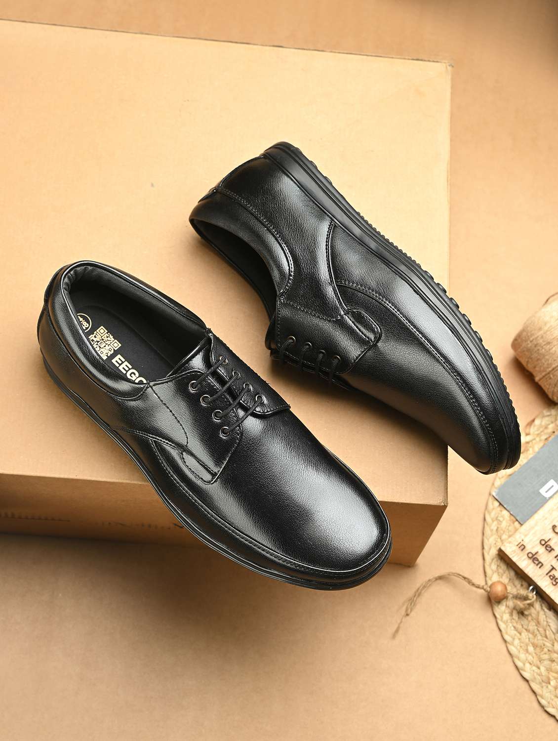 men black lace-up derby