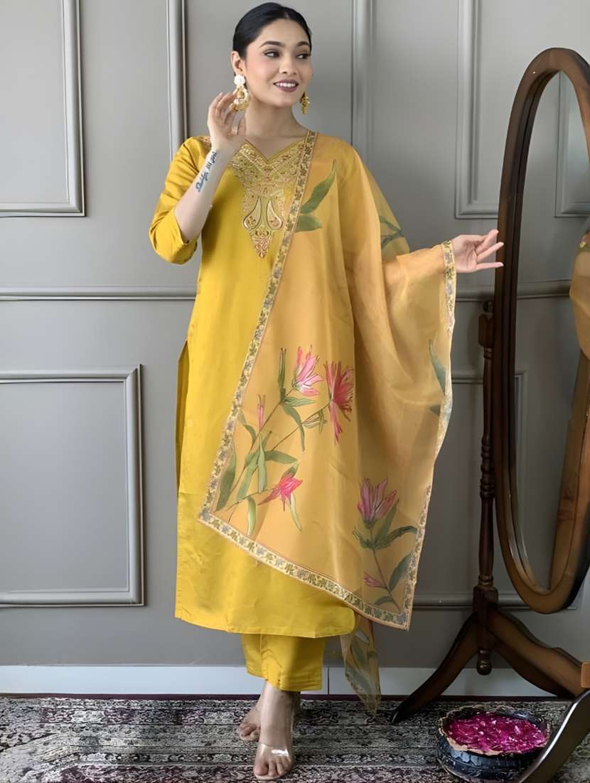 women embroidered three quarter sleeves kurta pant set with dupatta