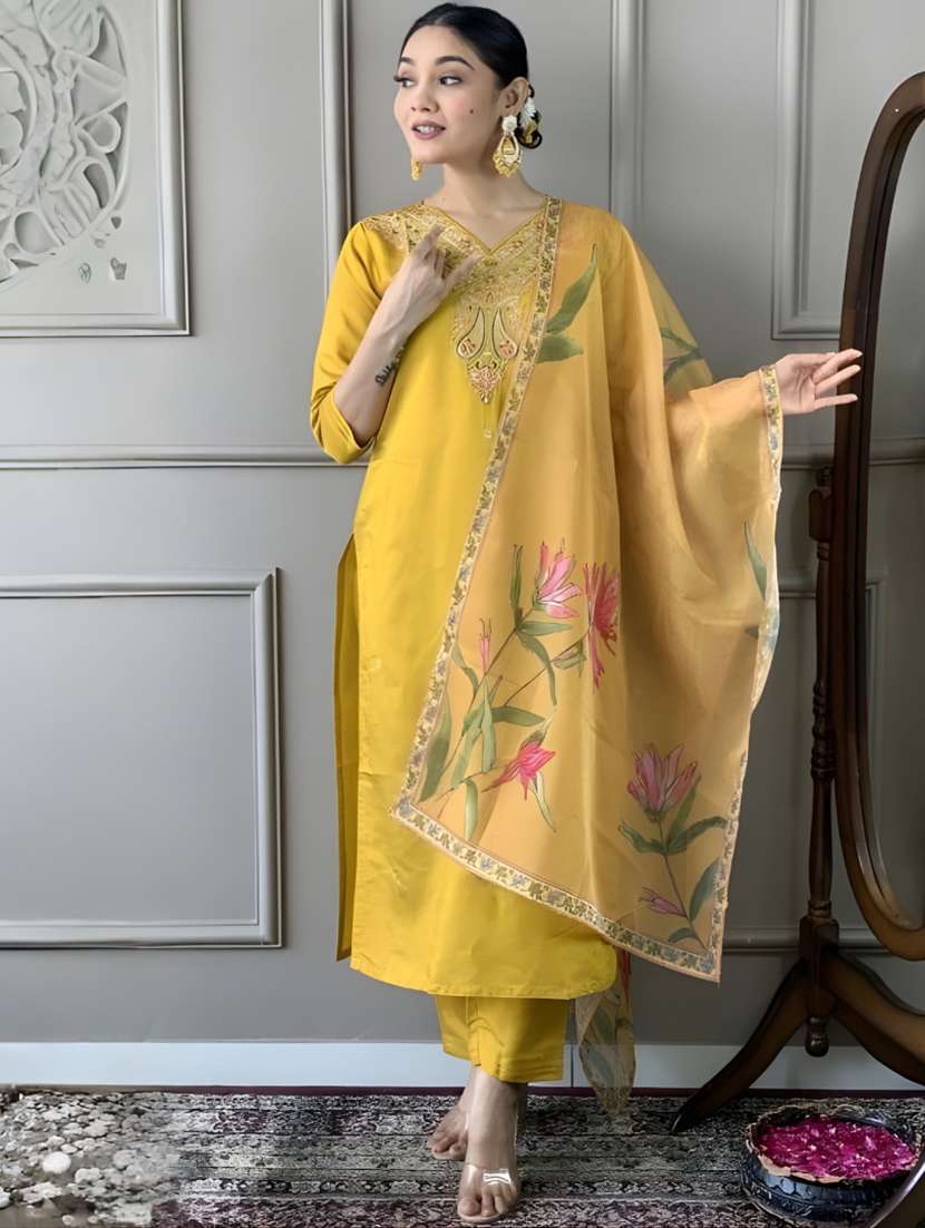 Women Embroidered Three Quarter Sleeves Kurta Pant Set With Dupatta - 22658827 -  Standard Image - 2