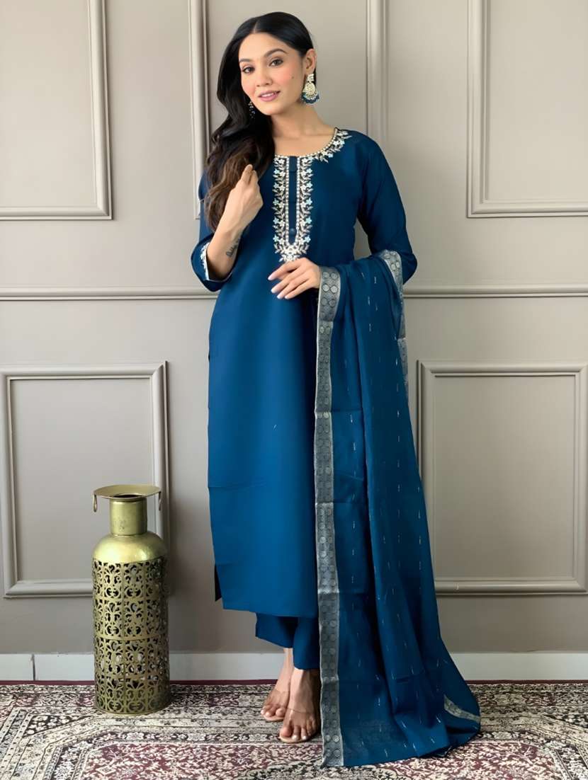 Women Embroidered Three Quarter Sleeves Kurta Pant Set With Dupatta - 22658834 -  Standard Image - 2