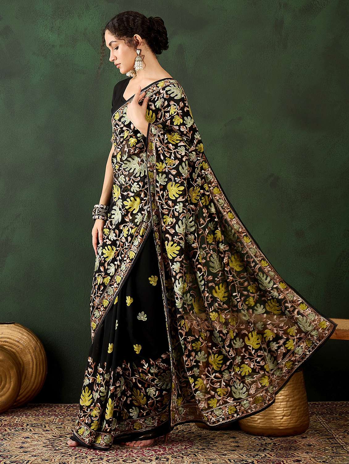 Women Solid With Work Embroidered Saree With Blouse - 22660551 -  Standard Image - 2
