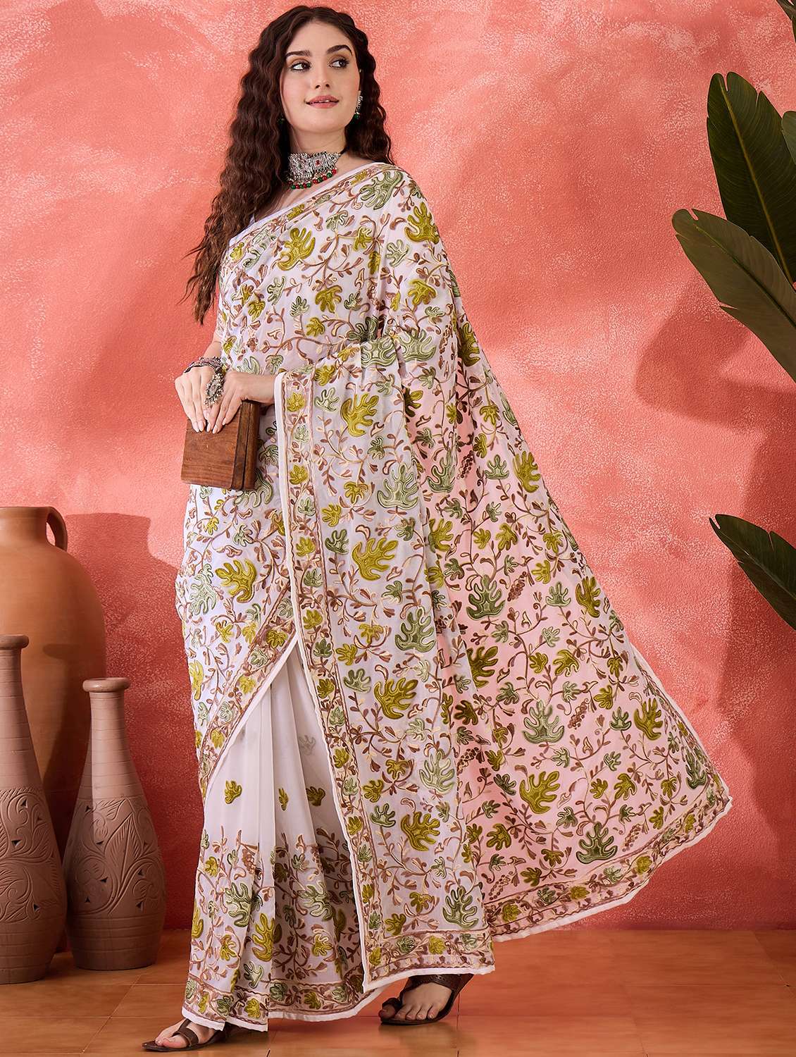 Women Solid With Work Embroidered Saree With Blouse - 22660554 -  Standard Image - 2