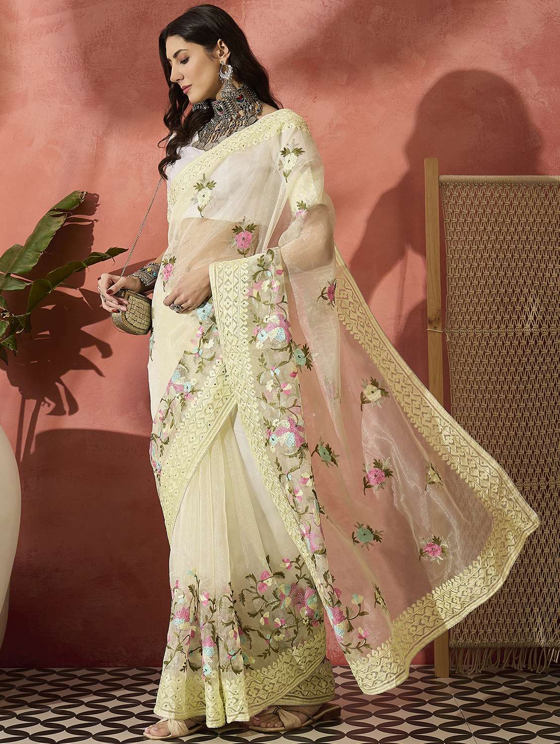 Women Solid With Work Embroidered Saree With Blouse - 22660650 -  Standard Image - 2