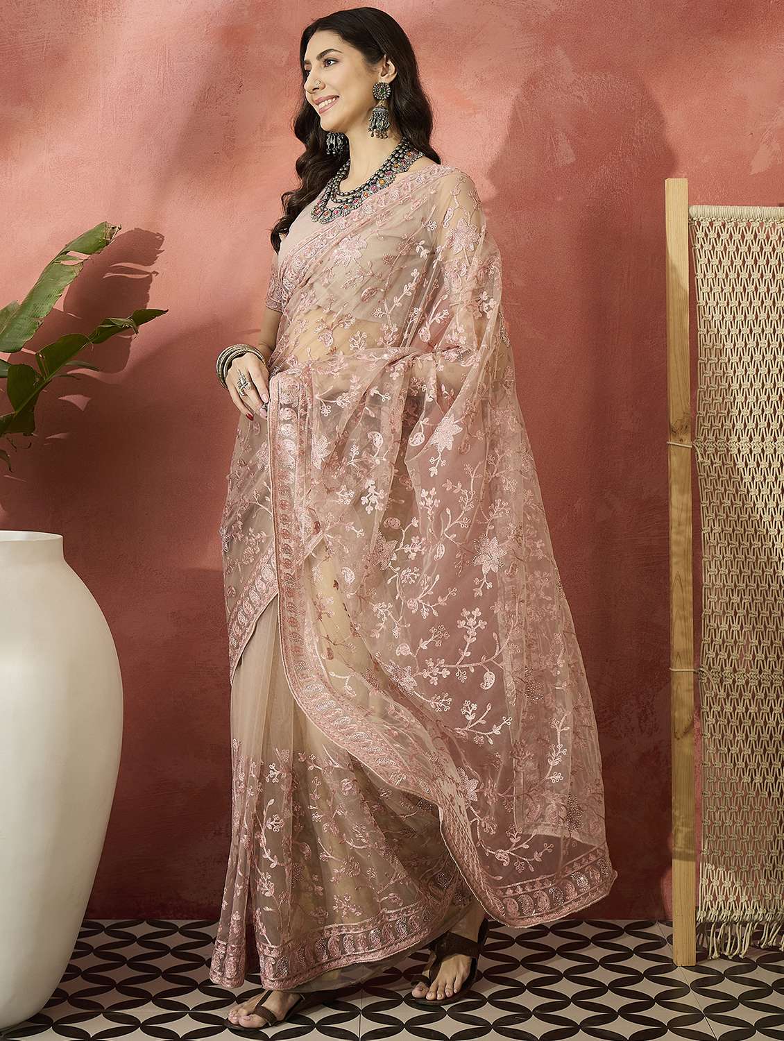 Women Solid With Work Embroidered Saree With Blouse - 22660657 -  Standard Image - 2