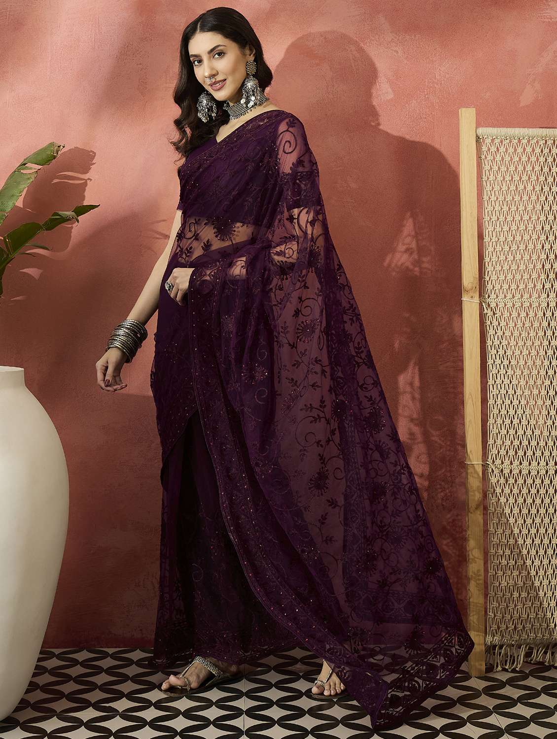 Women Solid With Work Embroidered Saree With Blouse - 22660665 -  Standard Image - 2