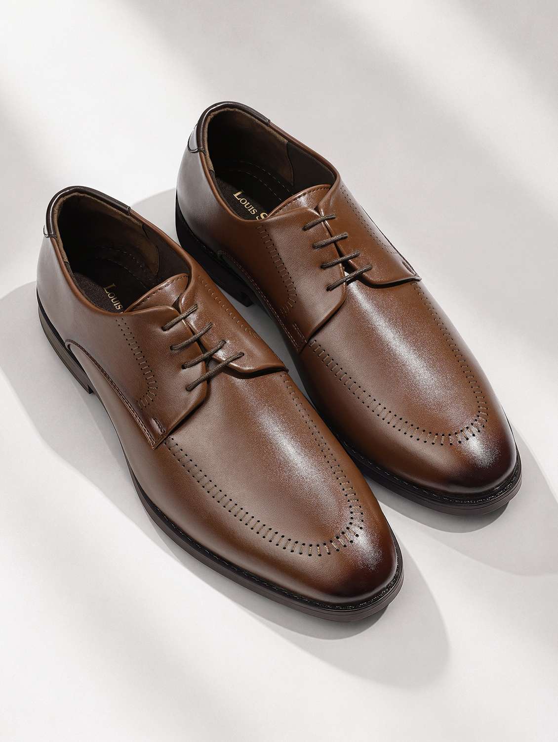 men textured lace up derby shoes
