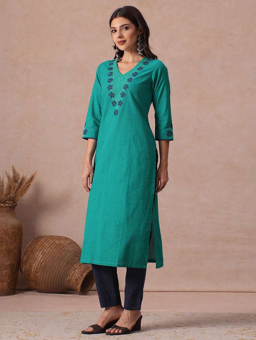 Women Embroidered Three Quarter Sleeves Straight Kurta - 22665490 -  Standard Image - 2