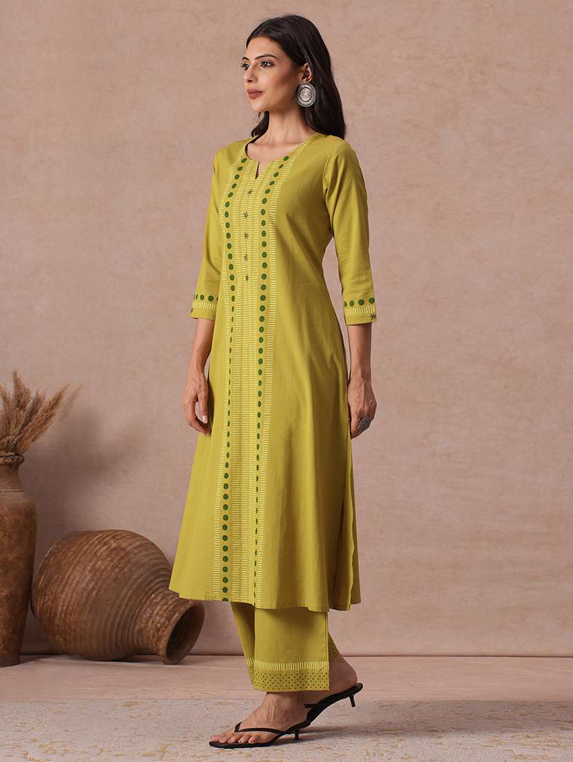 women printed three quarter sleeves kurta pant set - 22665507 -  Standard Image - 2