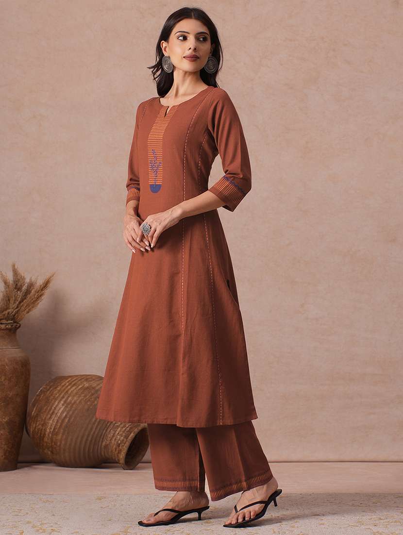 women printed three quarter sleeves kurta pant set  - 22665508 -  Standard Image - 2