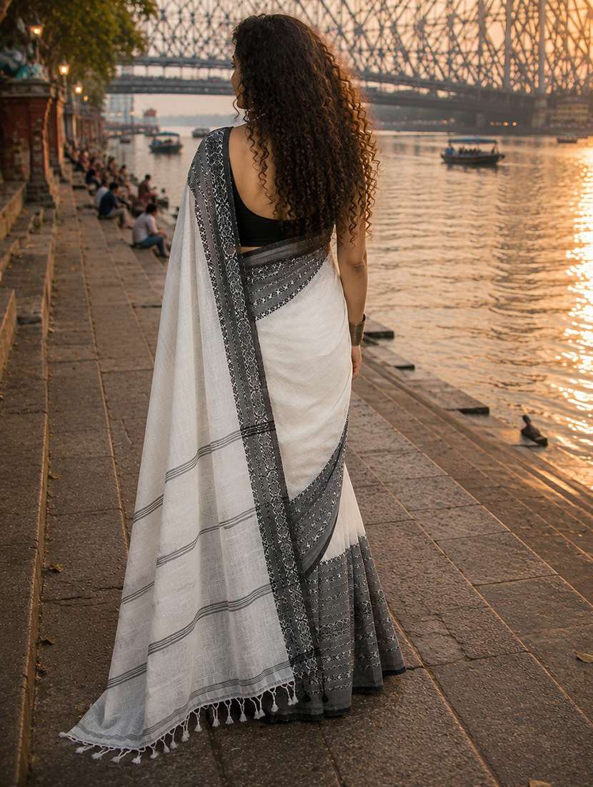 women solid with bordered handloom saree with blouse - 22665521 -  Standard Image - 2
