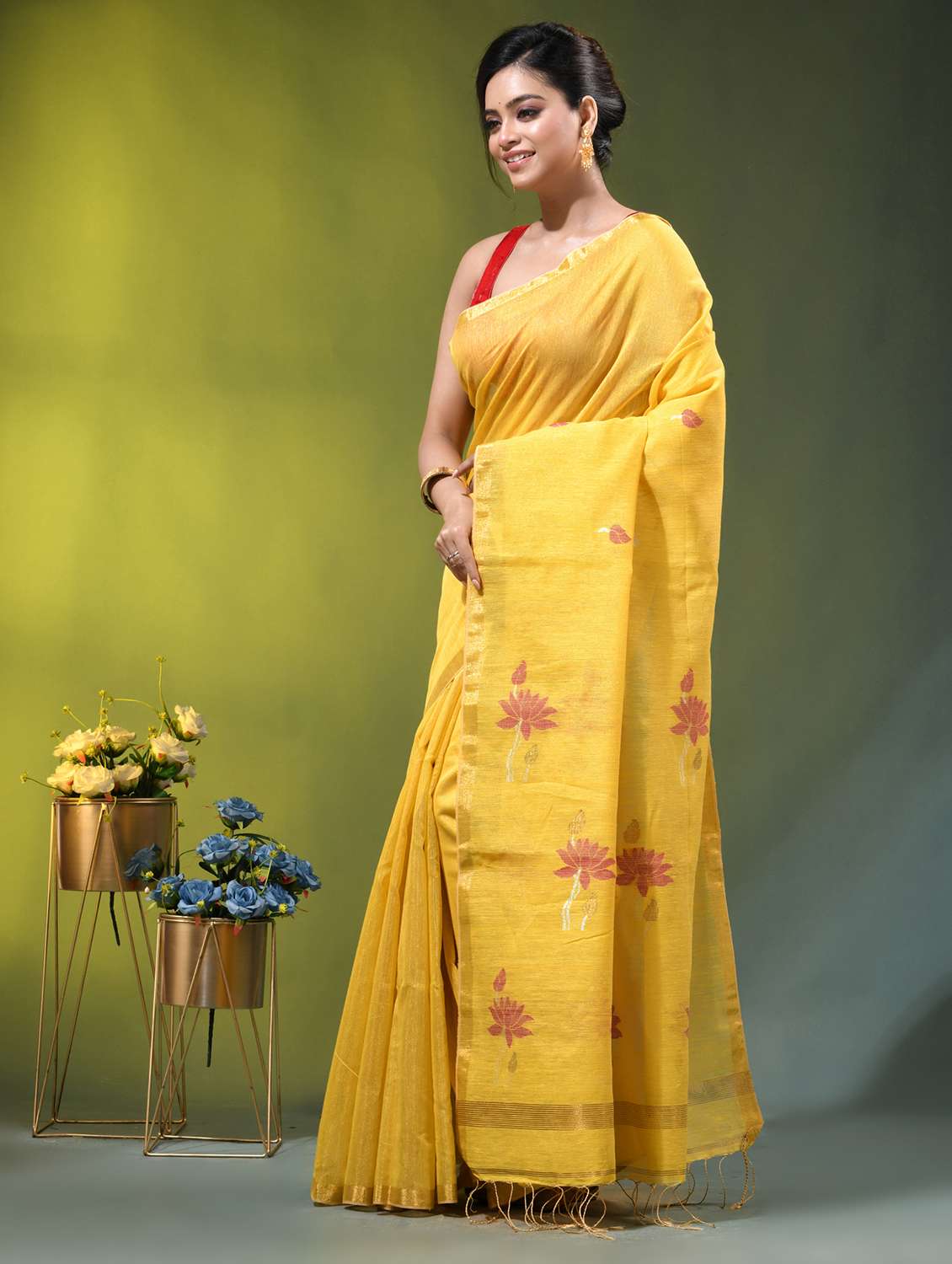 Women Self Design Handloom Saree With Blouse - 22686228 -  Standard Image - 2