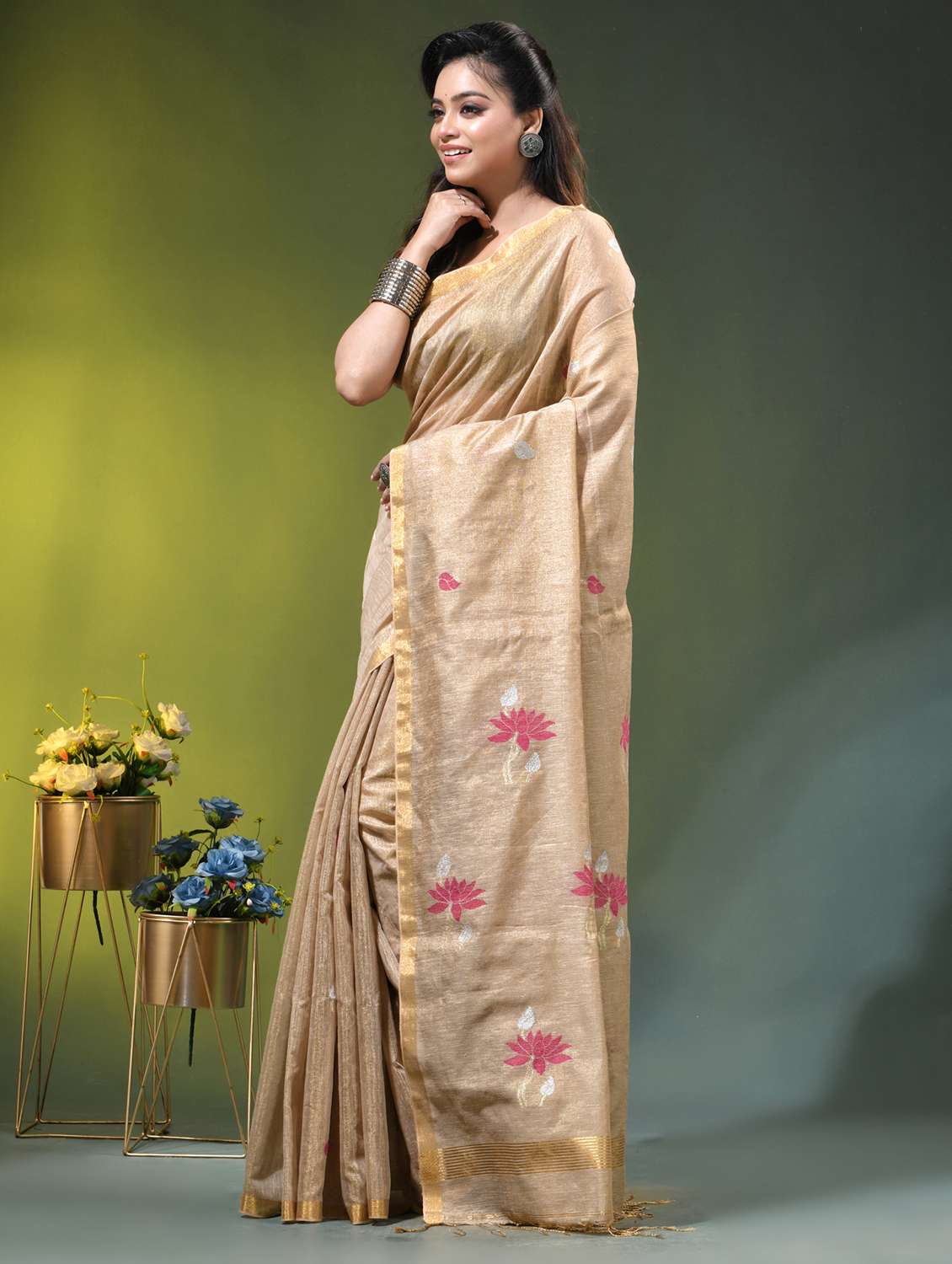 Women Self Design Handloom Saree With Blouse - 22686229 -  Standard Image - 2