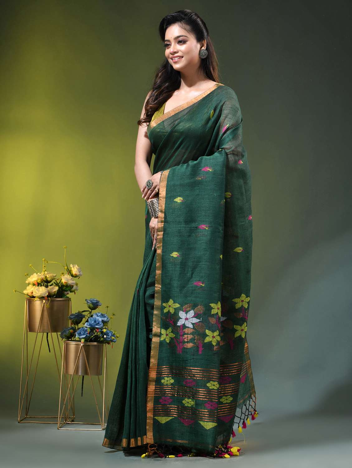 women self design handloom saree with blouse - 22686233 -  Standard Image - 2