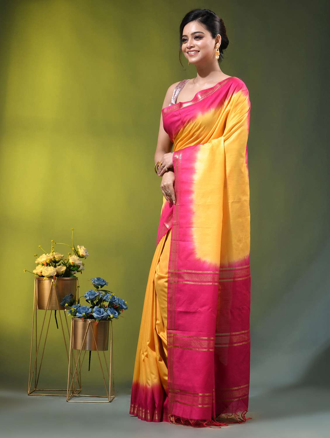women solid with bordered saree with blouse - 22686238 -  Standard Image - 2
