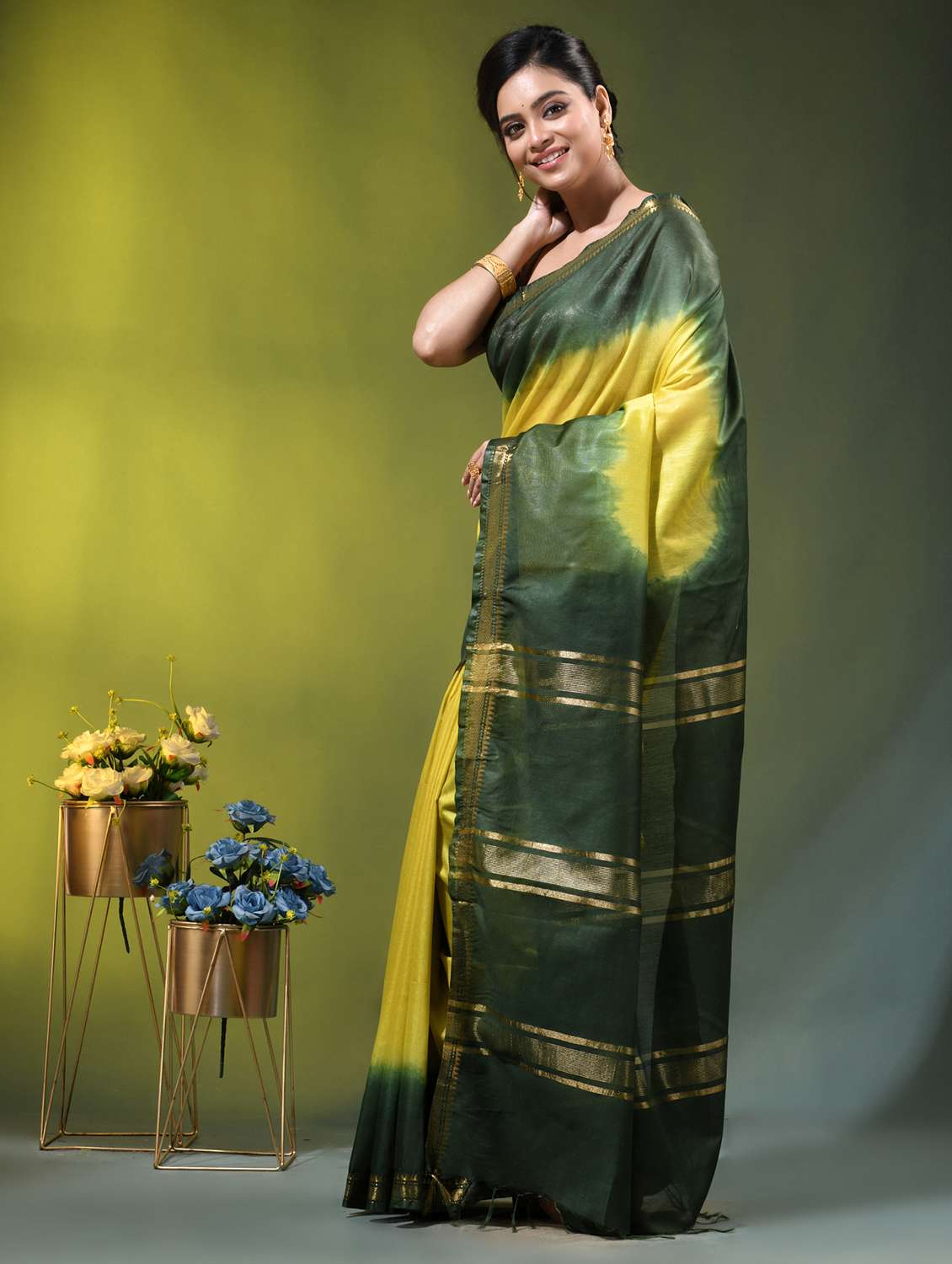 women solid with bordered saree with blouse - 22686242 -  Standard Image - 2