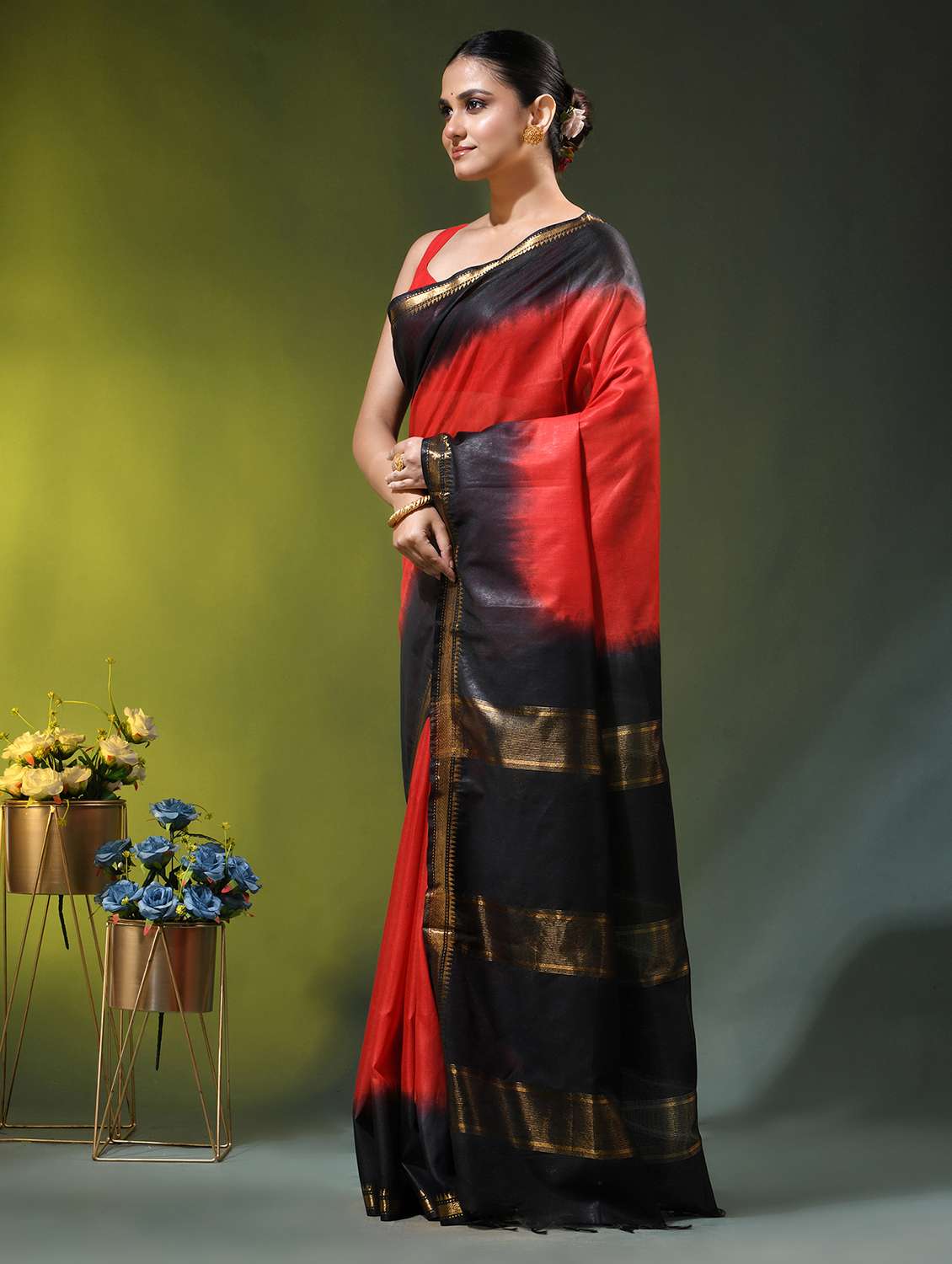 women solid with bordered saree with blouse - 22686249 -  Standard Image - 2