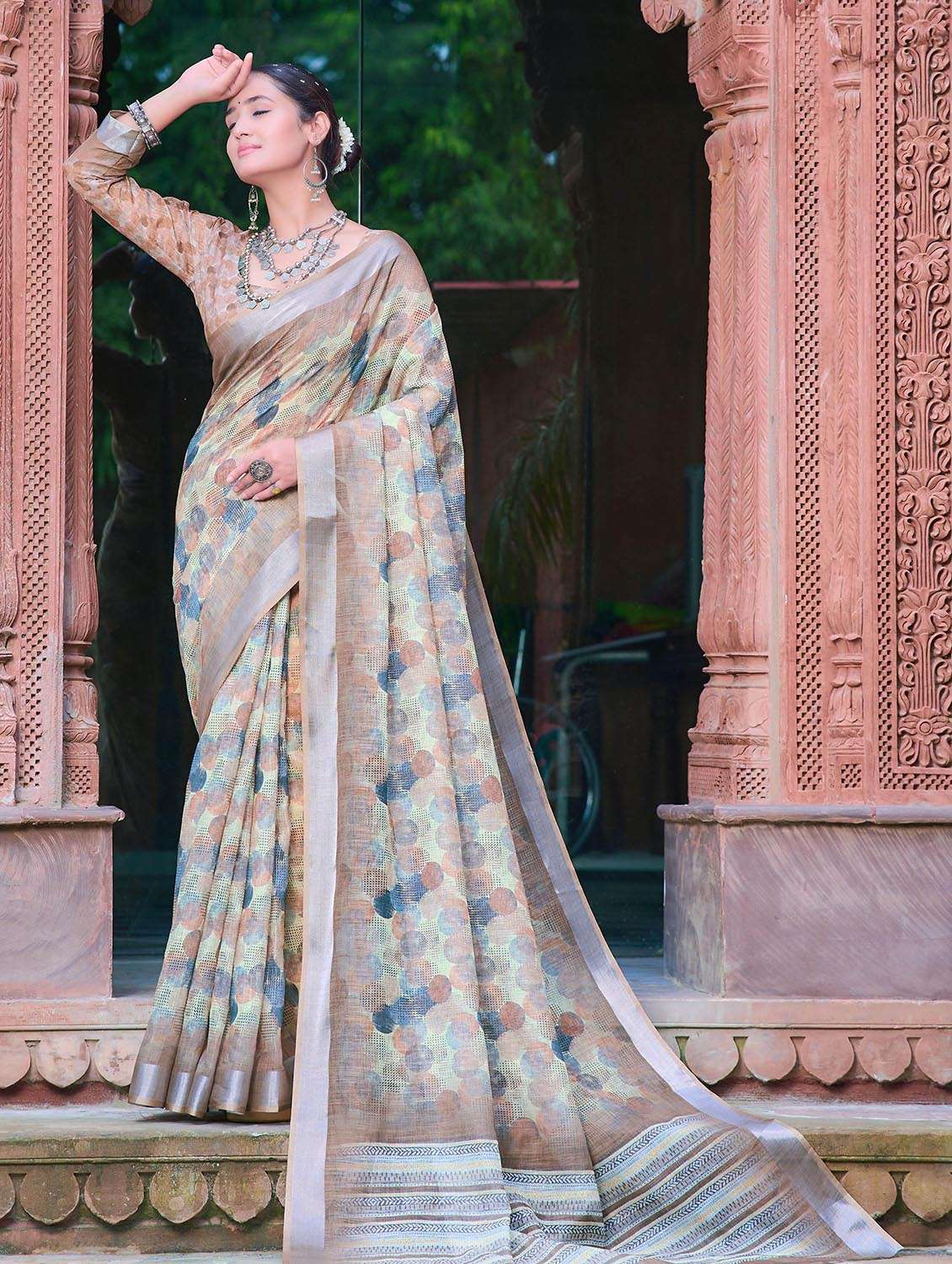Women Printed Casual Wear Saree With Blouse - 22686791 -  Standard Image - 2