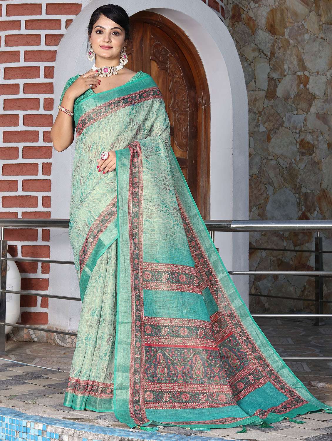 Women Printed Casual Wear Saree With Blouse - 22686846 -  Standard Image - 2