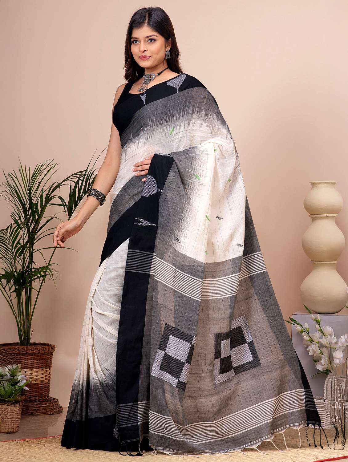 Women Self Design Handloom Saree With Blouse - 22687612 -  Standard Image - 2