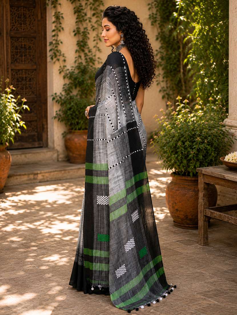 women self design handloom saree with blouse - 22688036 -  Standard Image - 2