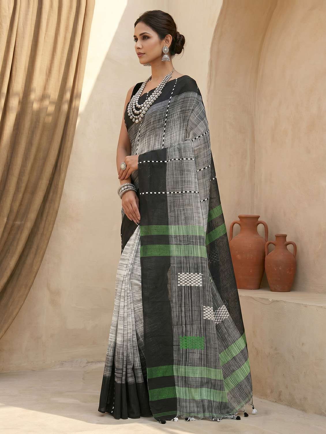 Women Self Design Handloom Saree With Blouse - 22688040 -  Standard Image - 2