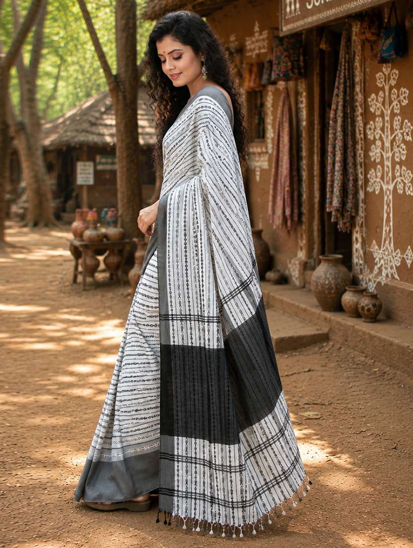 Women Self Design Handloom Saree With Blouse - 22688043 -  Standard Image - 2