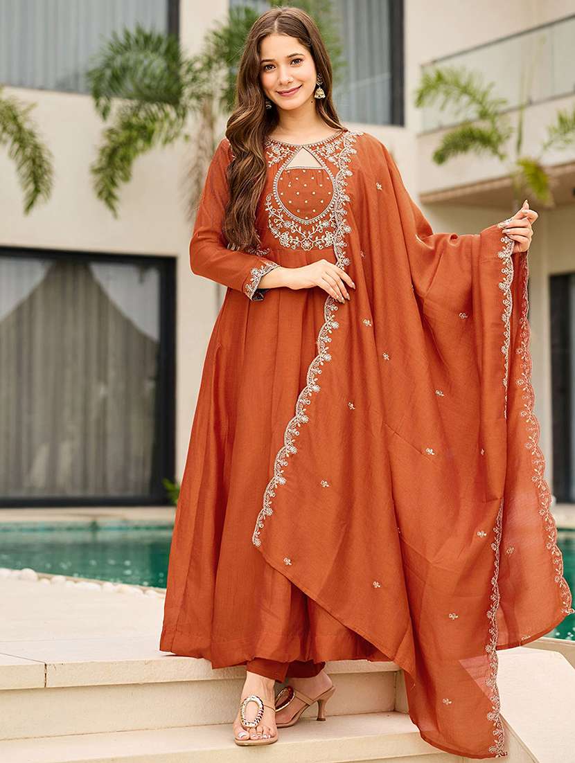 women embroidered long sleeves kurta pant set with dupatta