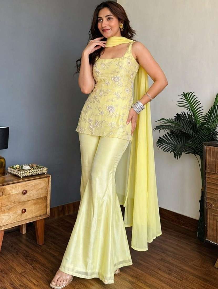 women embroidered sleeveless kurta palazzo set with dupatta