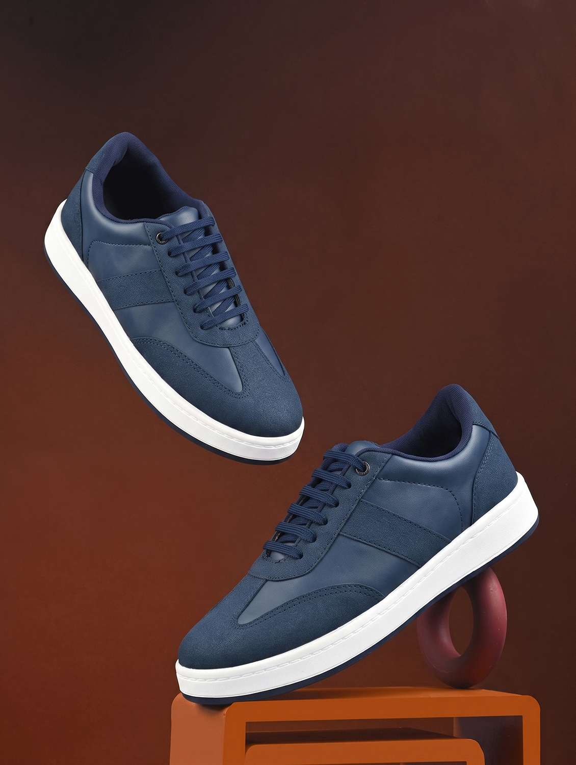 men blue lace up sneaker