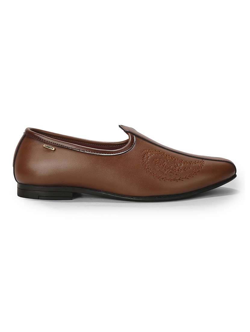 Men Brown Slip On Mojari - 22694851 -  Standard Image - 2