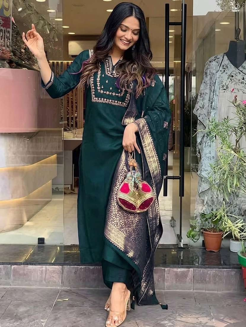 Women Embroidered Three Quarter Sleeves Kurta Pant Set With Dupatta - 22695197 -  Standard Image - 2