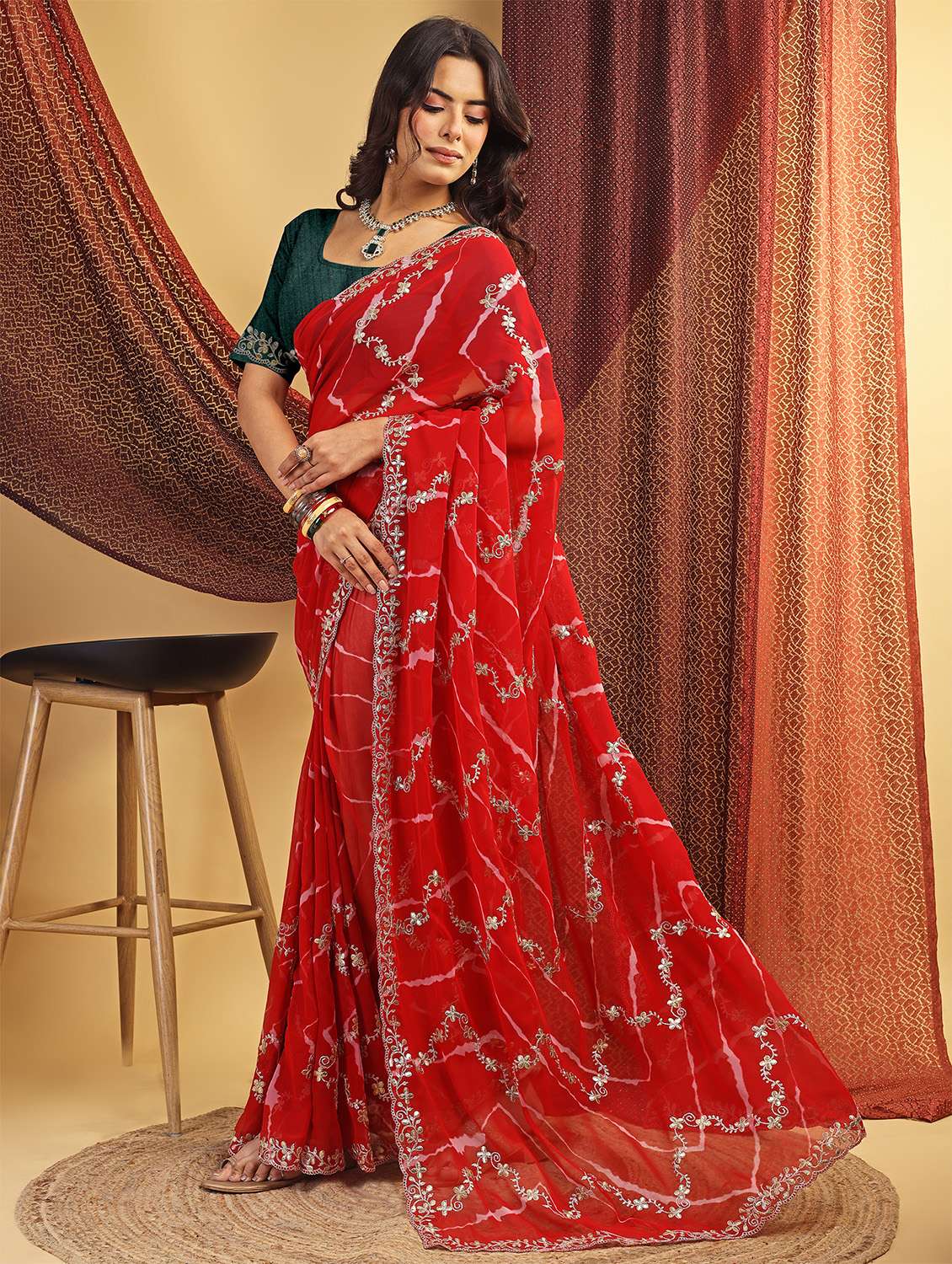 Women Leheriya Printed Saree With Blouse - 22695485 -  Standard Image - 2