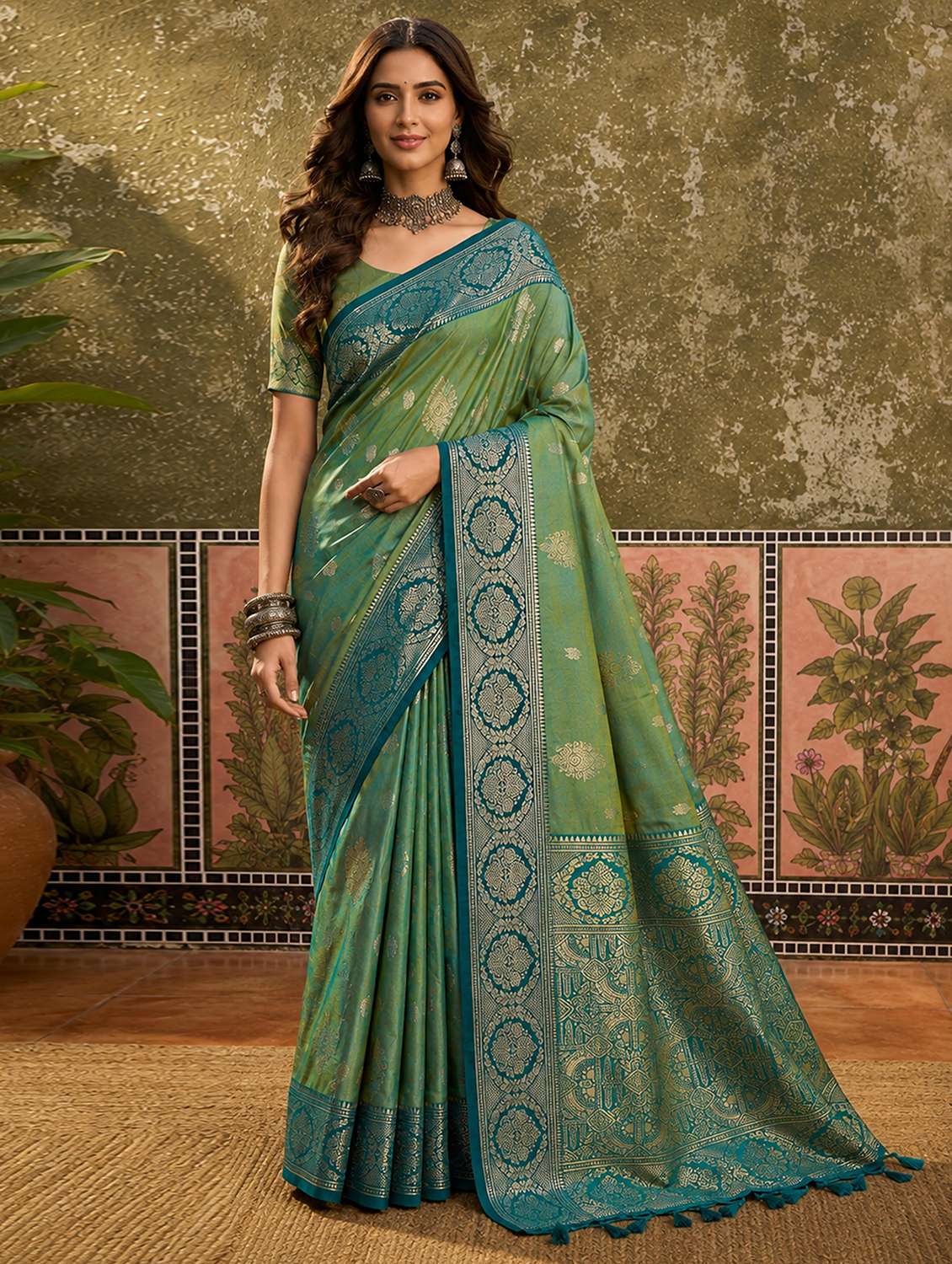 women self design banarasi saree with blouse