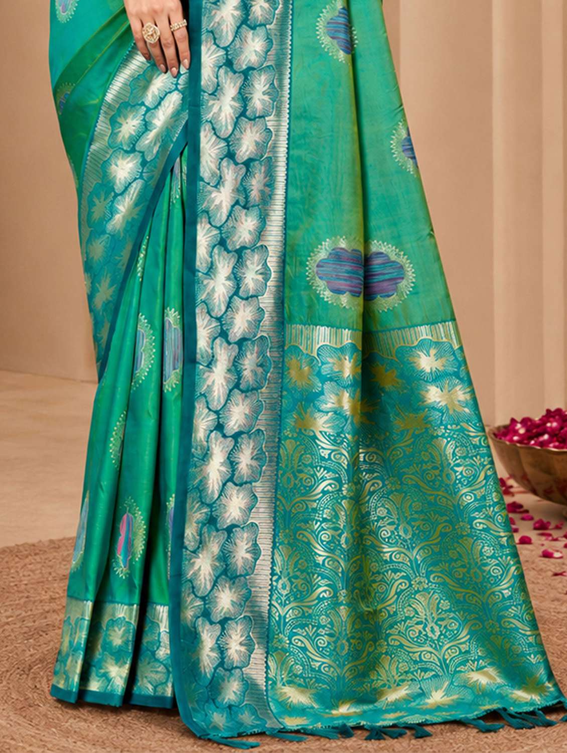 Women Self Design Banarasi Saree With Blouse - 22698836 -  Standard Image - 2