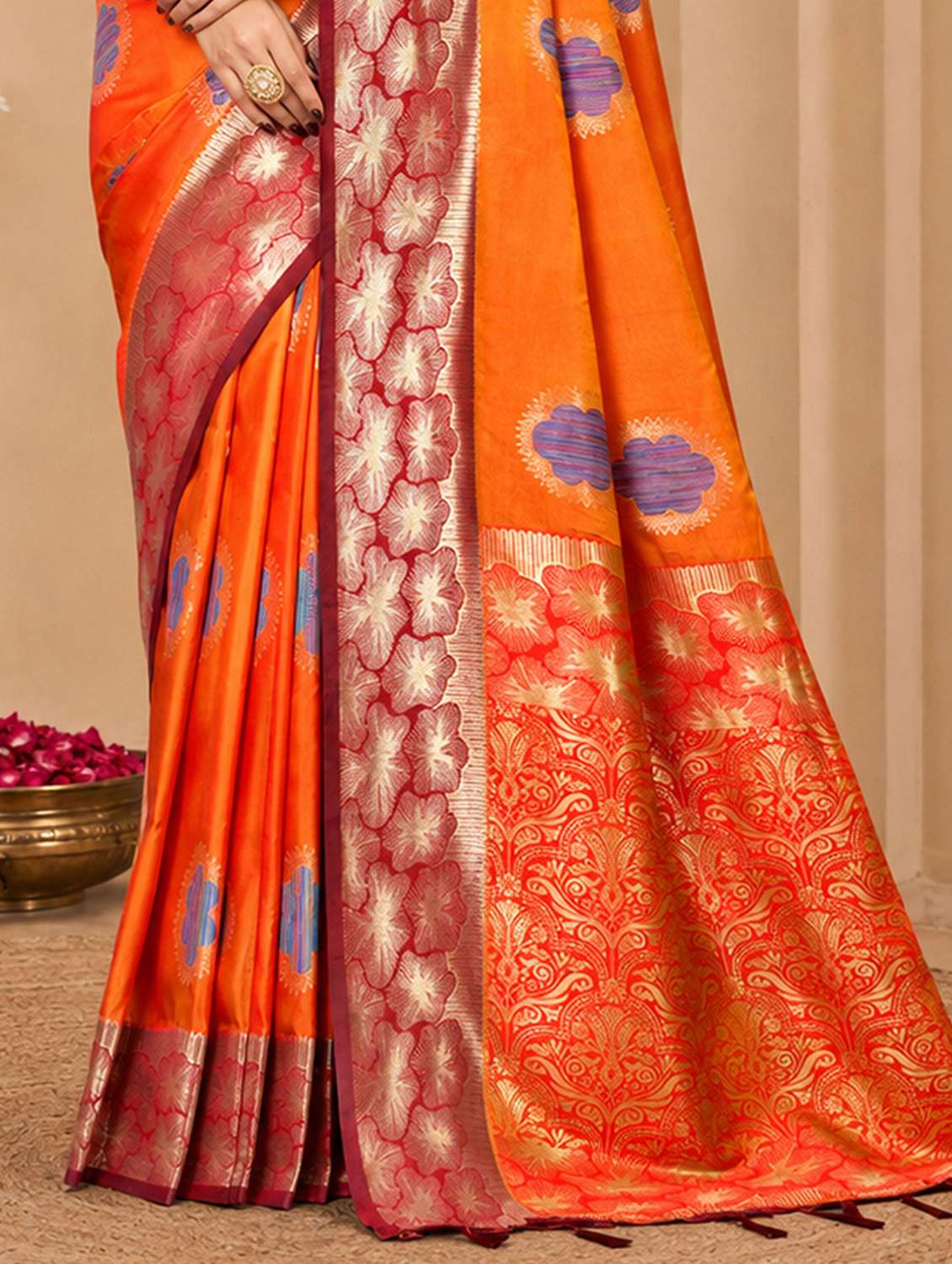 Women Self Design Banarasi Saree With Blouse - 22698837 -  Standard Image - 2