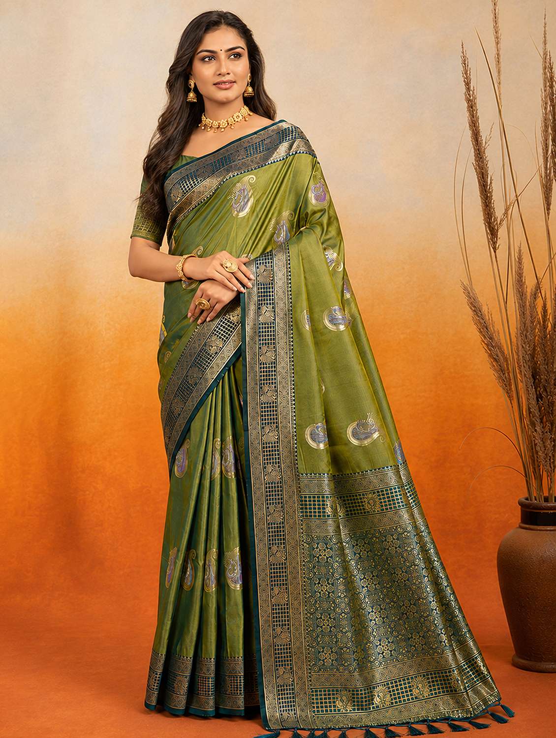 women self design banarasi saree with blouse