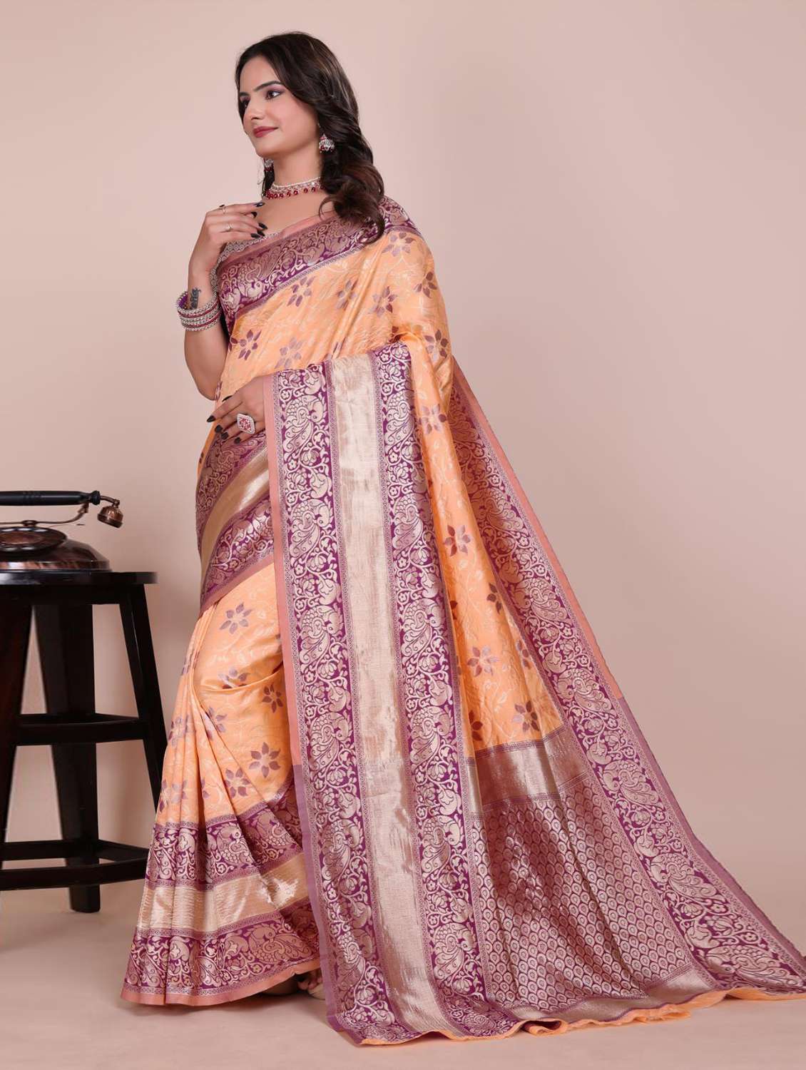Women Self Design Banarasi Saree With Blouse - 22700774 -  Standard Image - 2