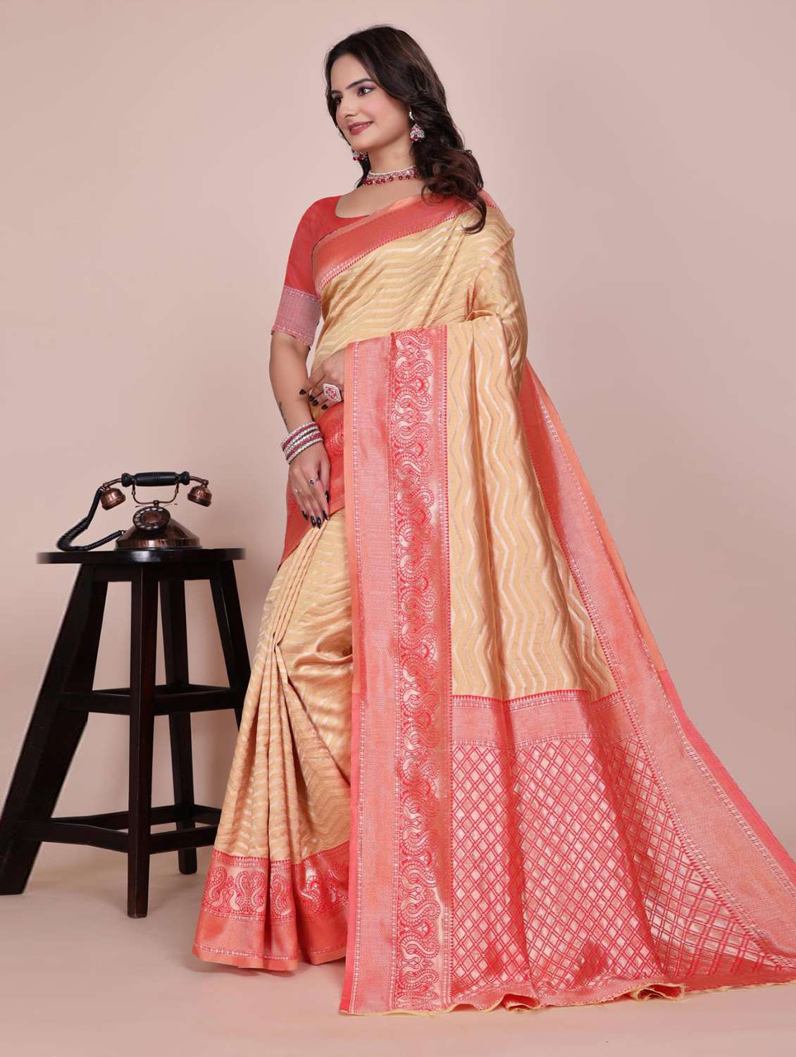 Women Self Design Banarasi Saree With Blouse - 22700775 -  Standard Image - 2