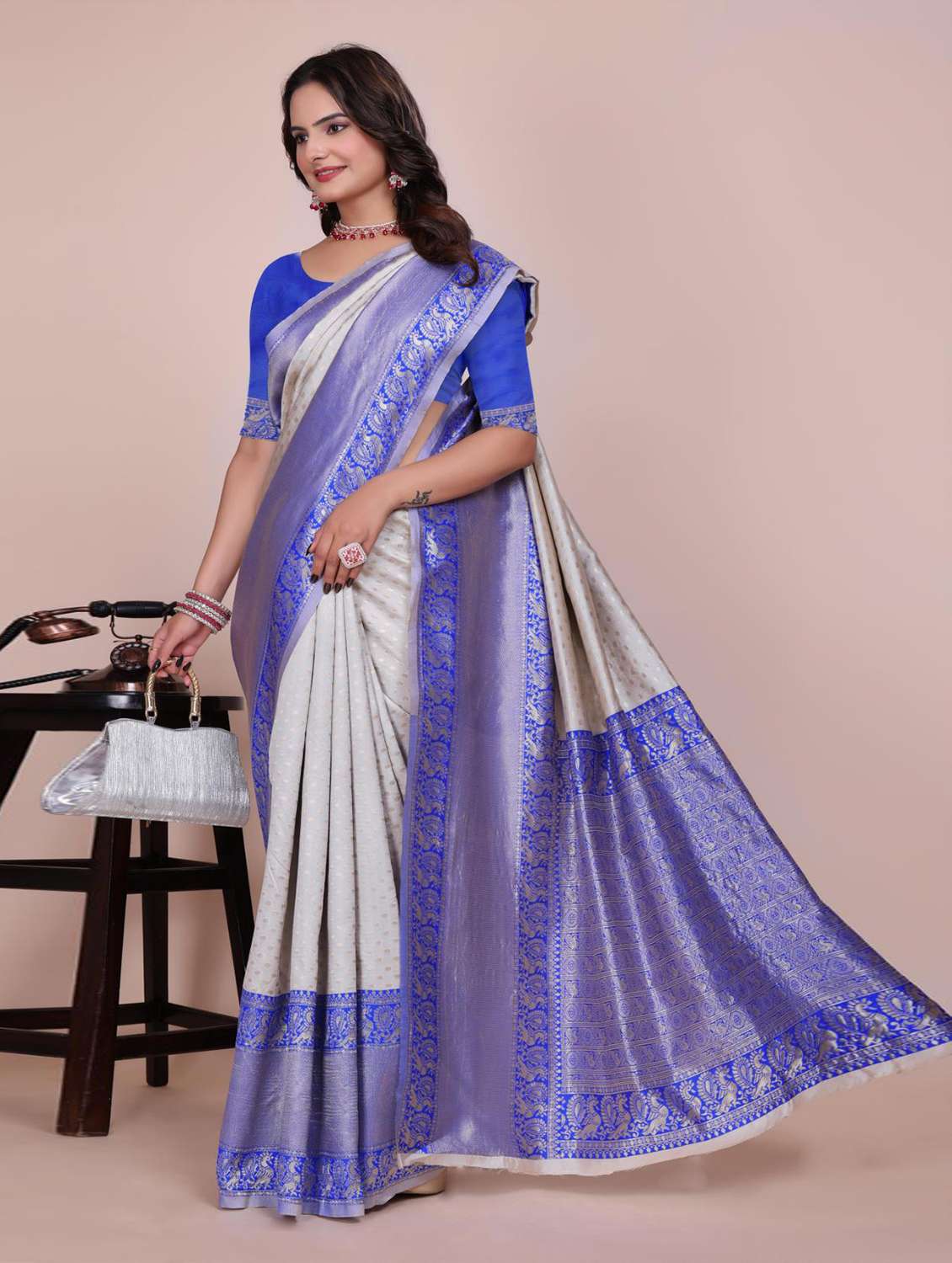 Women Self Design Banarasi Saree With Blouse - 22700776 -  Standard Image - 2